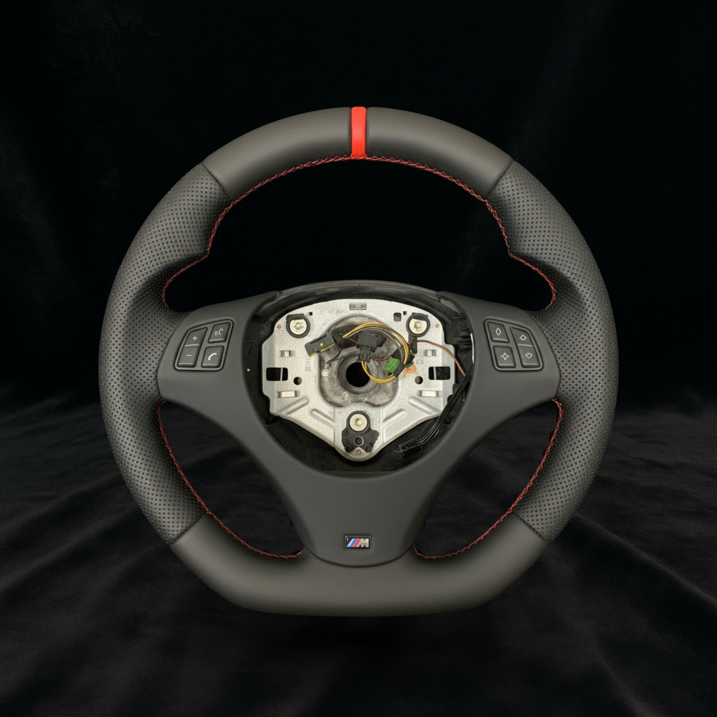 BMW E9xx Skinn Ratt med Røde Detaljer