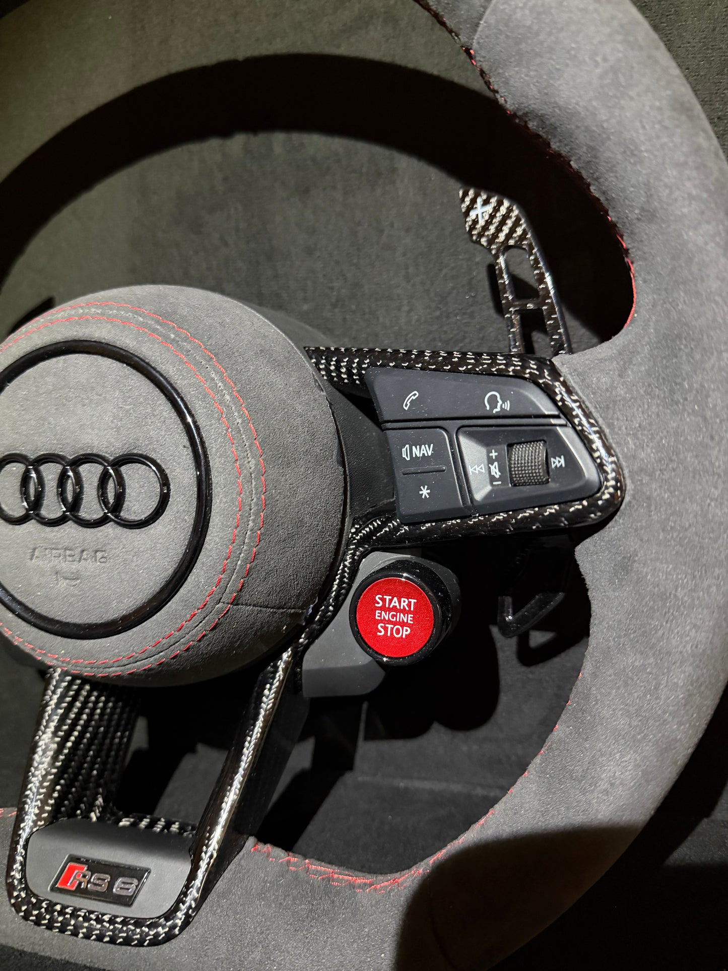 Audi RS B9 Alcantara & Carbon Ratt (Røde detaljer)