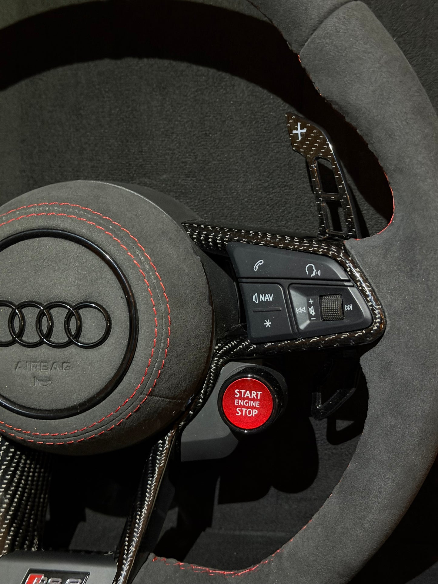 Audi RS B9 Alcantara & Carbon Ratt (Røde detaljer)